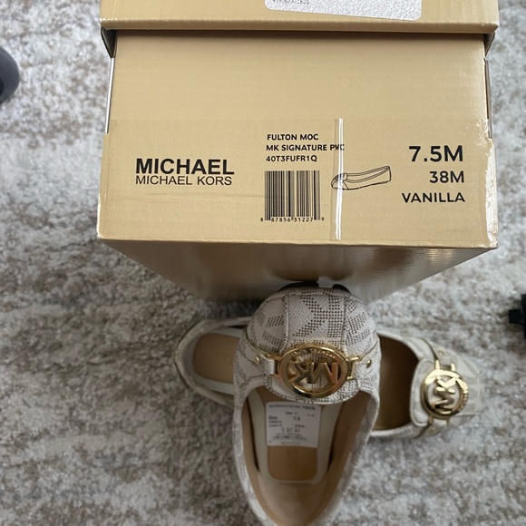 Michael Kors Shoes size 7.5M Vanilla like brand new - Picture 2 of 3